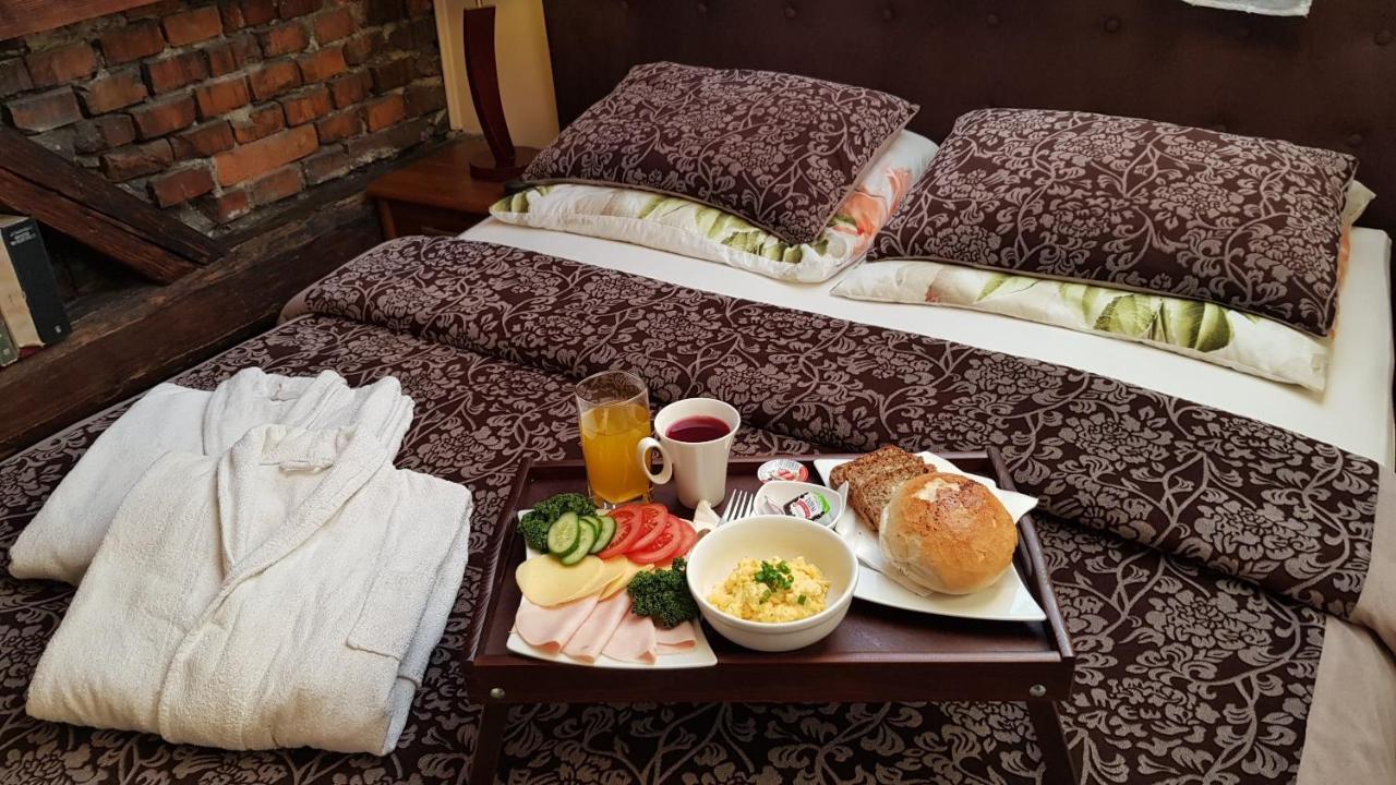 Midas Strzyżów Bagian luar foto