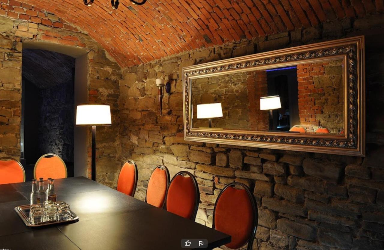 Midas Strzyżów Bagian luar foto